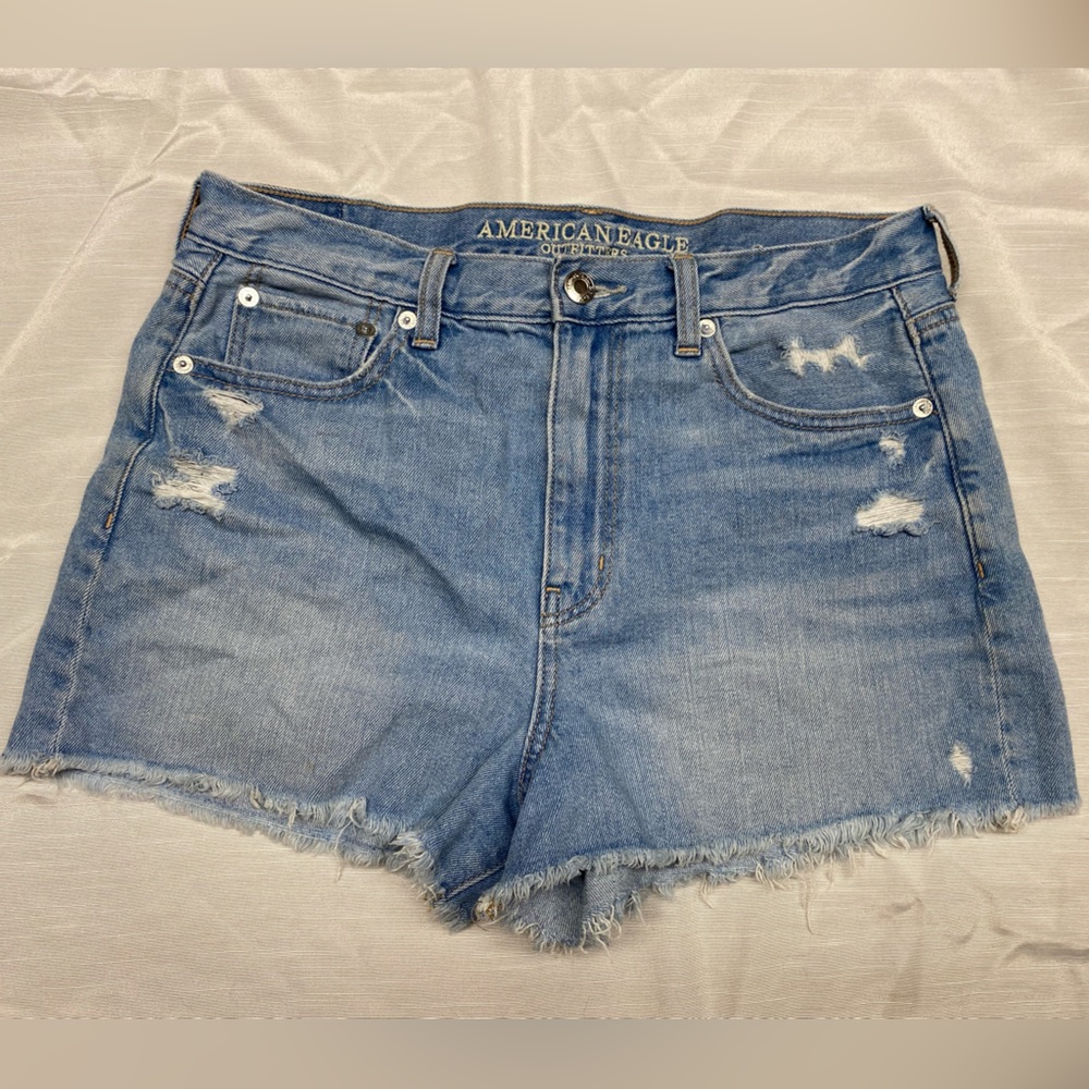 American Eagle ripped hem denim shorts size 8